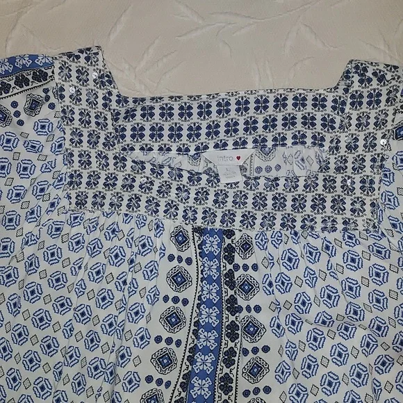 Intro Blouse - Picture 10 of 10